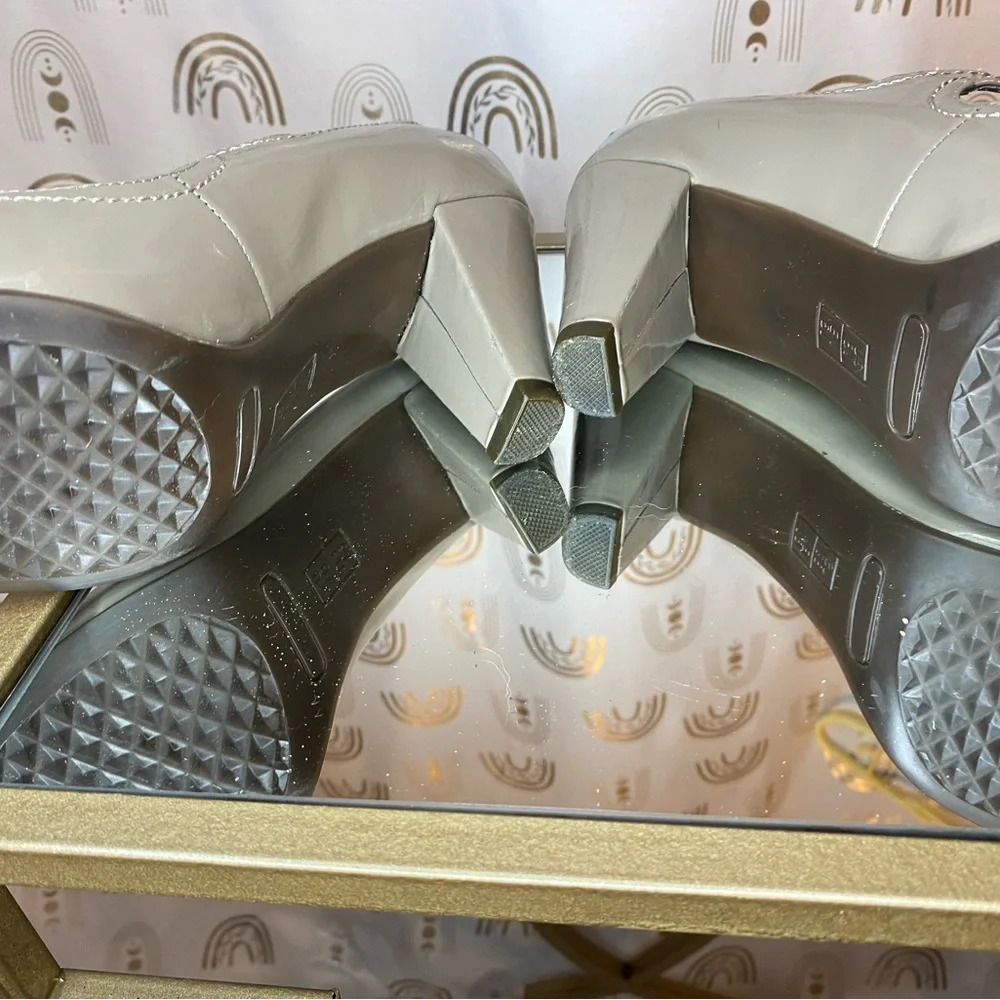 AEROSOLES Gray Heels with Modern Design